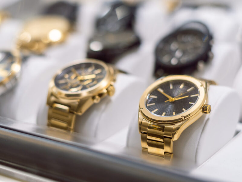 Service 4 high end golden watches shop